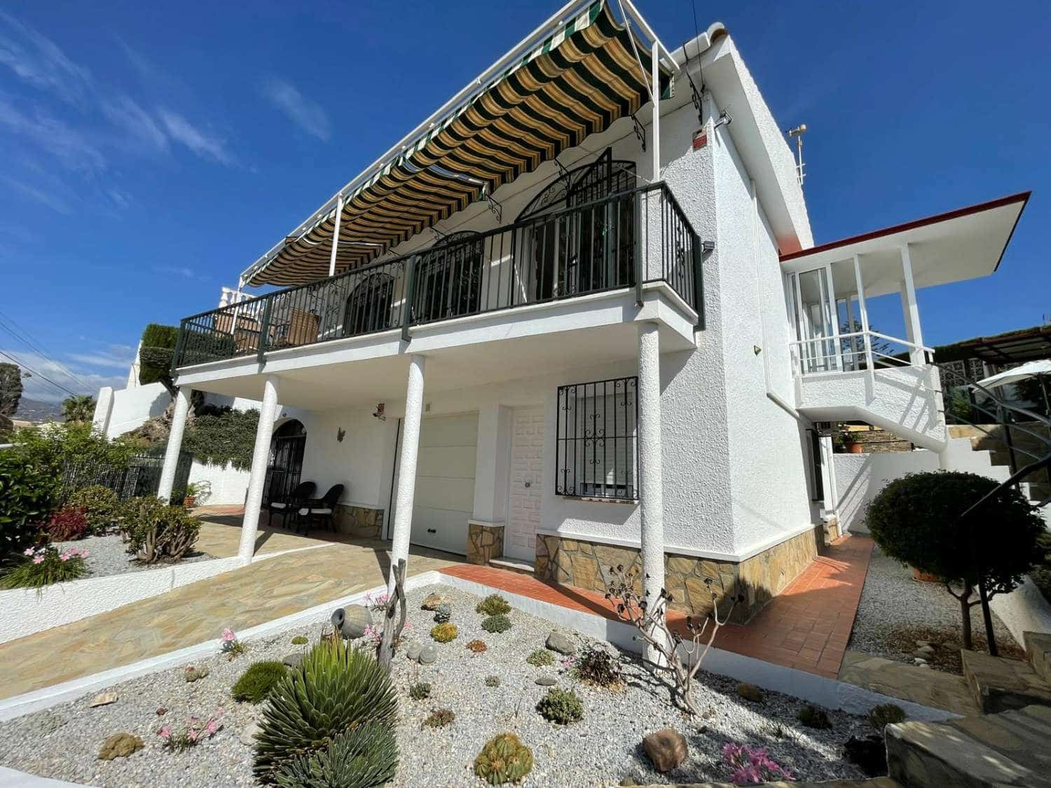 3 chambre Villa/Maison à vendre à Caleta de Velez avec piscine garage - 570 000 € (Ref: 10173129)