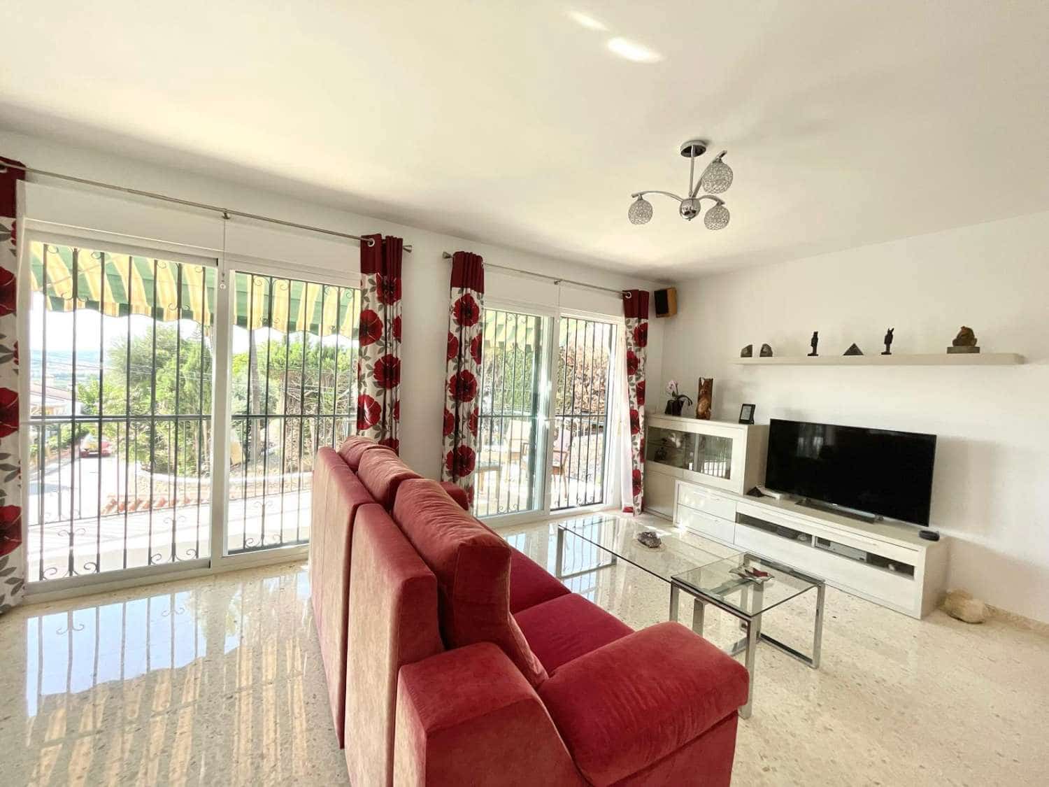 3 chambre Villa/Maison à vendre à Caleta de Velez avec piscine garage - 570 000 € (Ref: 10173129)
