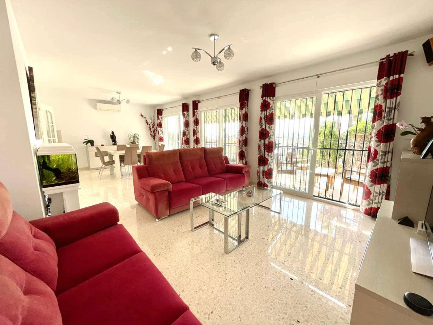 3 chambre Villa/Maison à vendre à Caleta de Velez avec piscine garage - 570 000 € (Ref: 10173129)