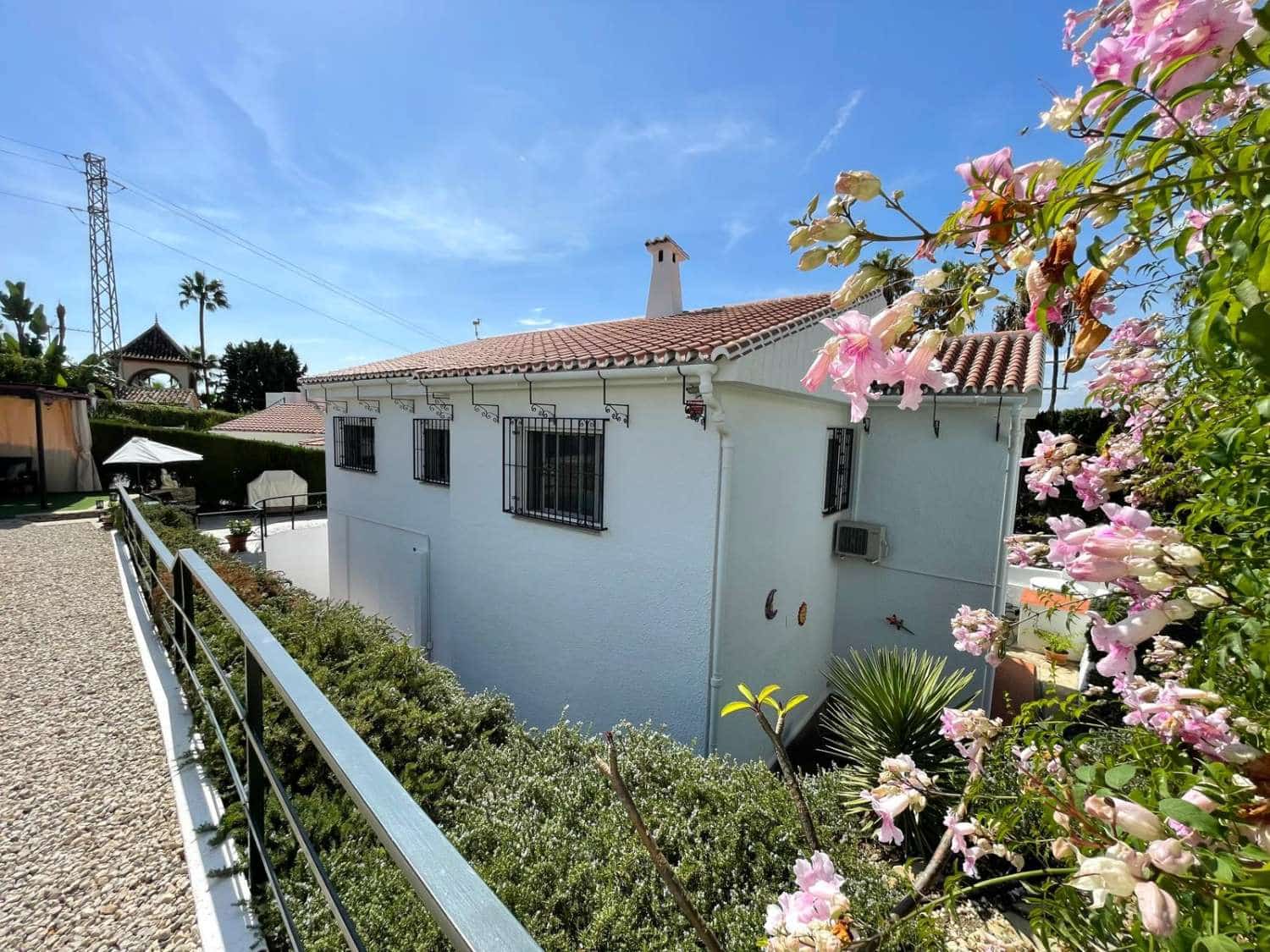 3 chambre Villa/Maison à vendre à Caleta de Velez avec piscine garage - 570 000 € (Ref: 10173129)