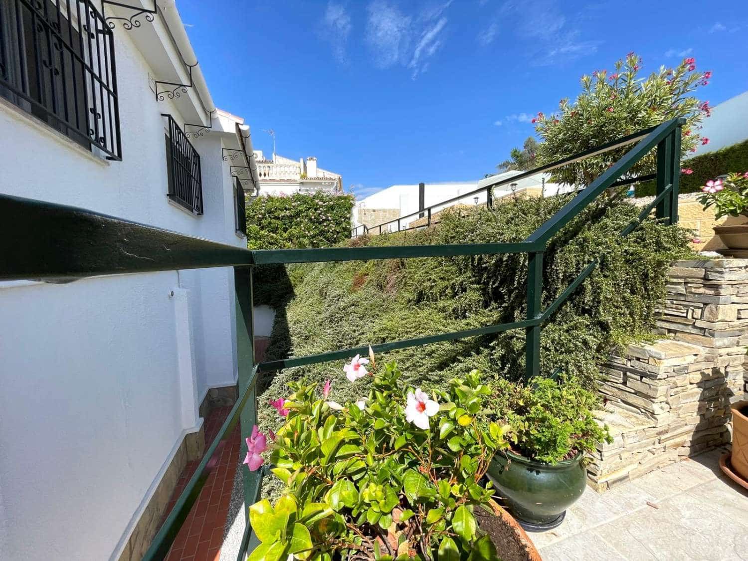3 chambre Villa/Maison à vendre à Caleta de Velez avec piscine garage - 570 000 € (Ref: 10173129)