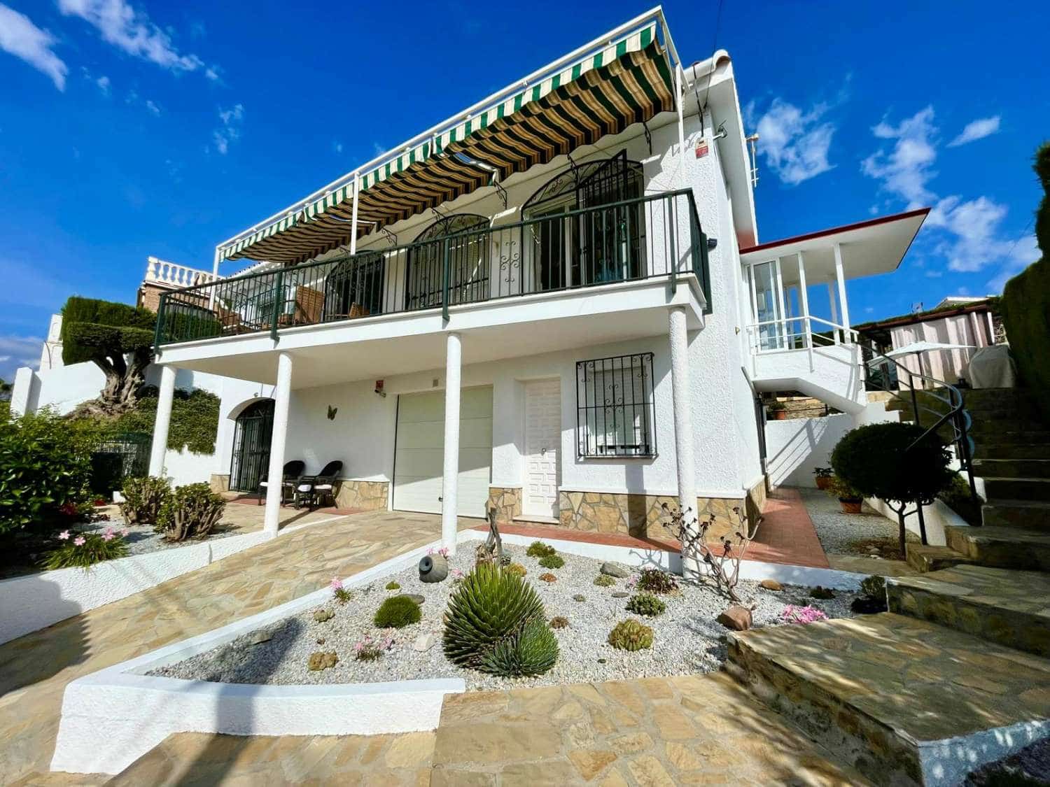 3 chambre Villa/Maison à vendre à Caleta de Velez avec piscine garage - 570 000 € (Ref: 10173129)