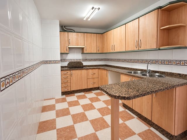 2 slaapkamer Flat te koop in Torre del Mar, Vélez-Málaga - € 265.000 (Ref: 10184140)