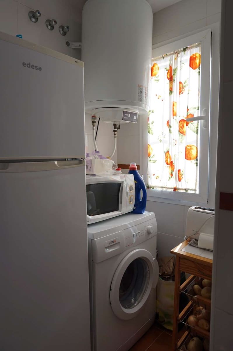 3 soveværelse Lejlighed til leje i Almayate med swimmingpool garage - € 900 (Ref: 8245098)