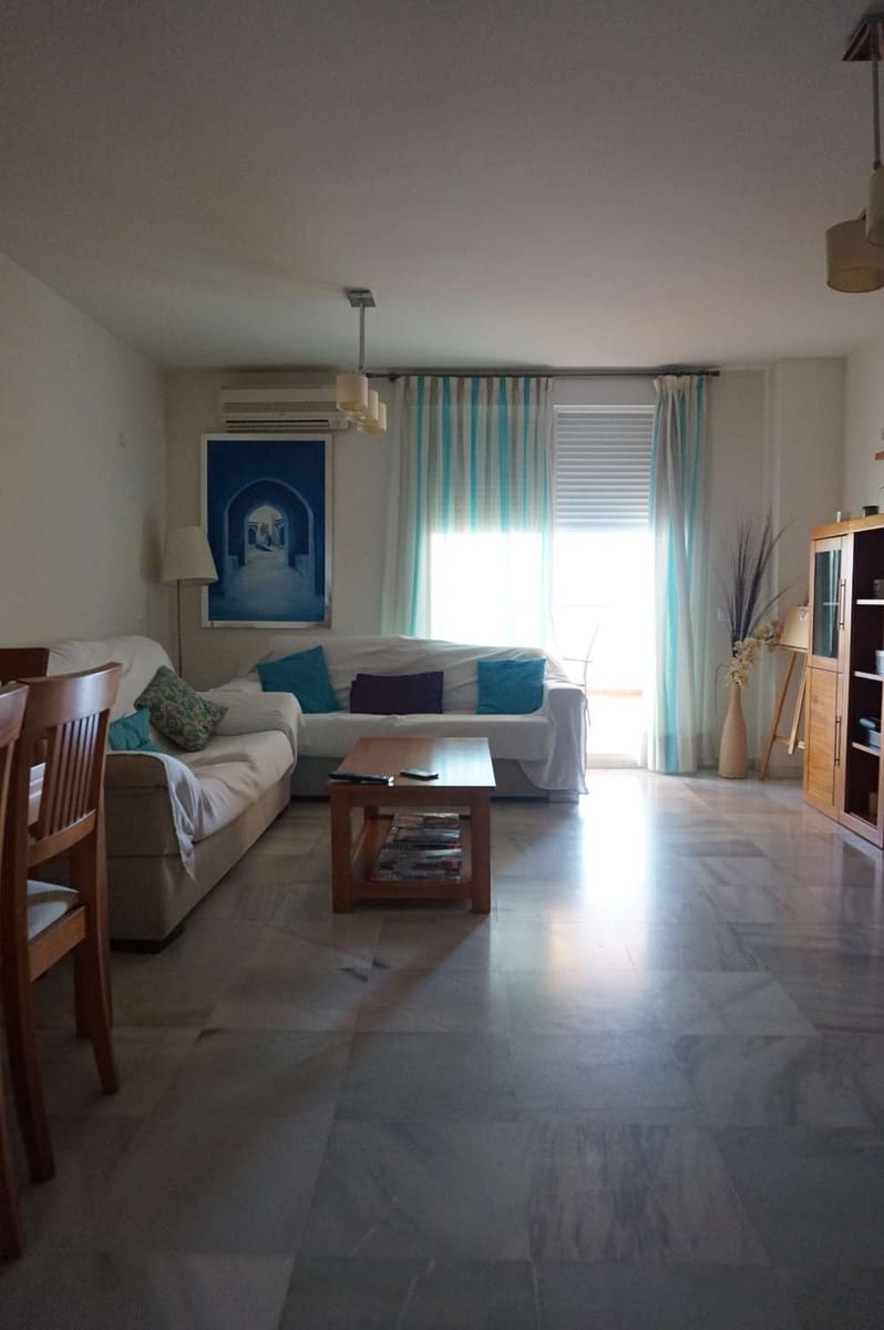 3 soveværelse Lejlighed til leje i Almayate med swimmingpool garage - € 900 (Ref: 8245098)