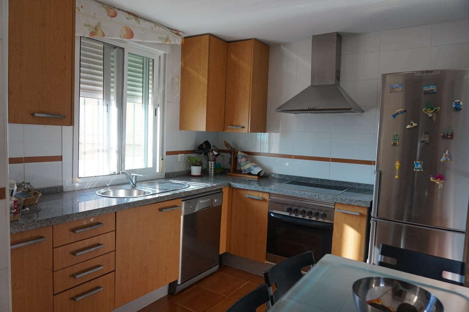 3 soveværelse Lejlighed til leje i Almayate med swimmingpool garage - € 900 (Ref: 8245098)