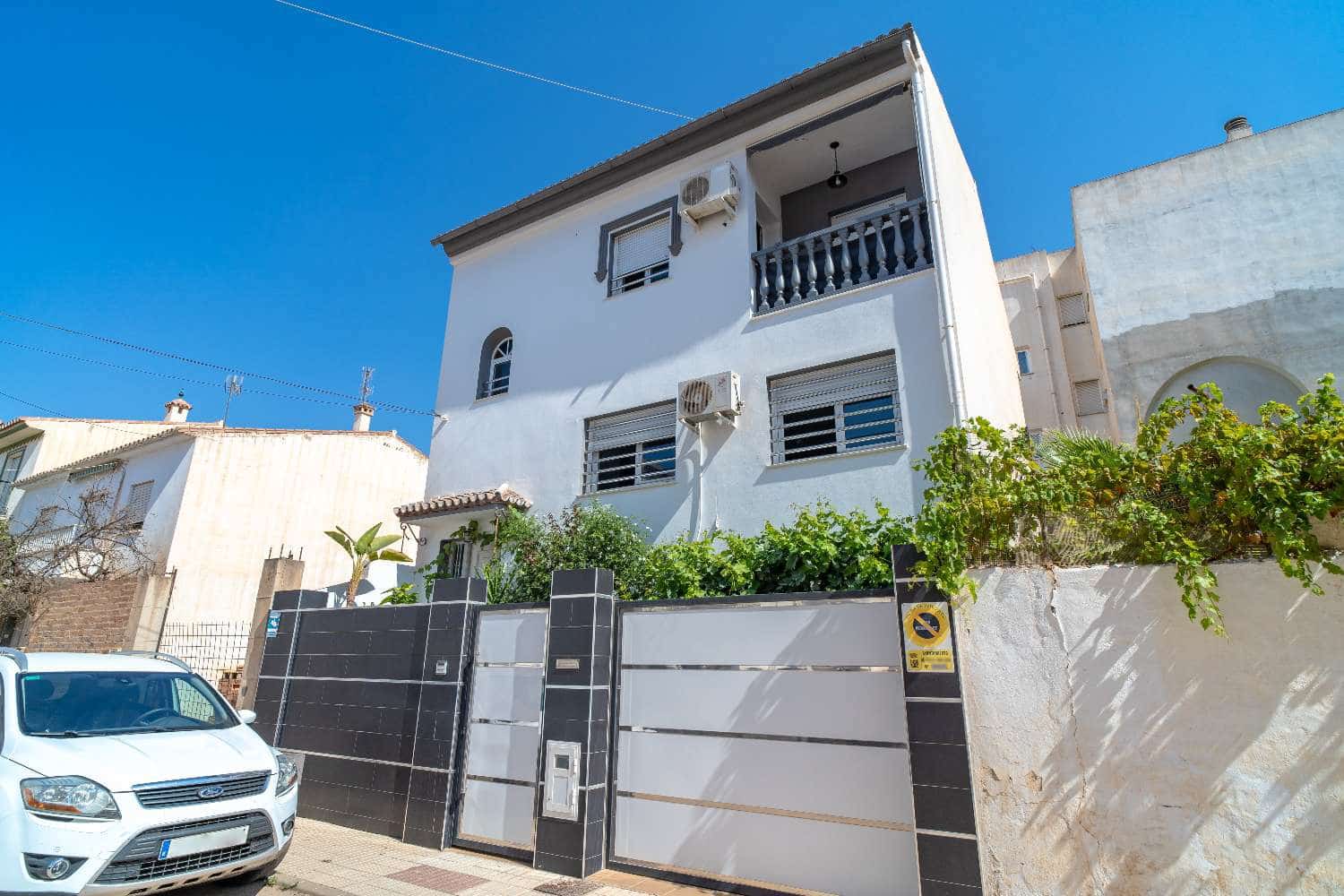 4 bedroom Terraced Villa for sale in Velez-Malaga with garage - € 370,000 (Ref: 8246877)