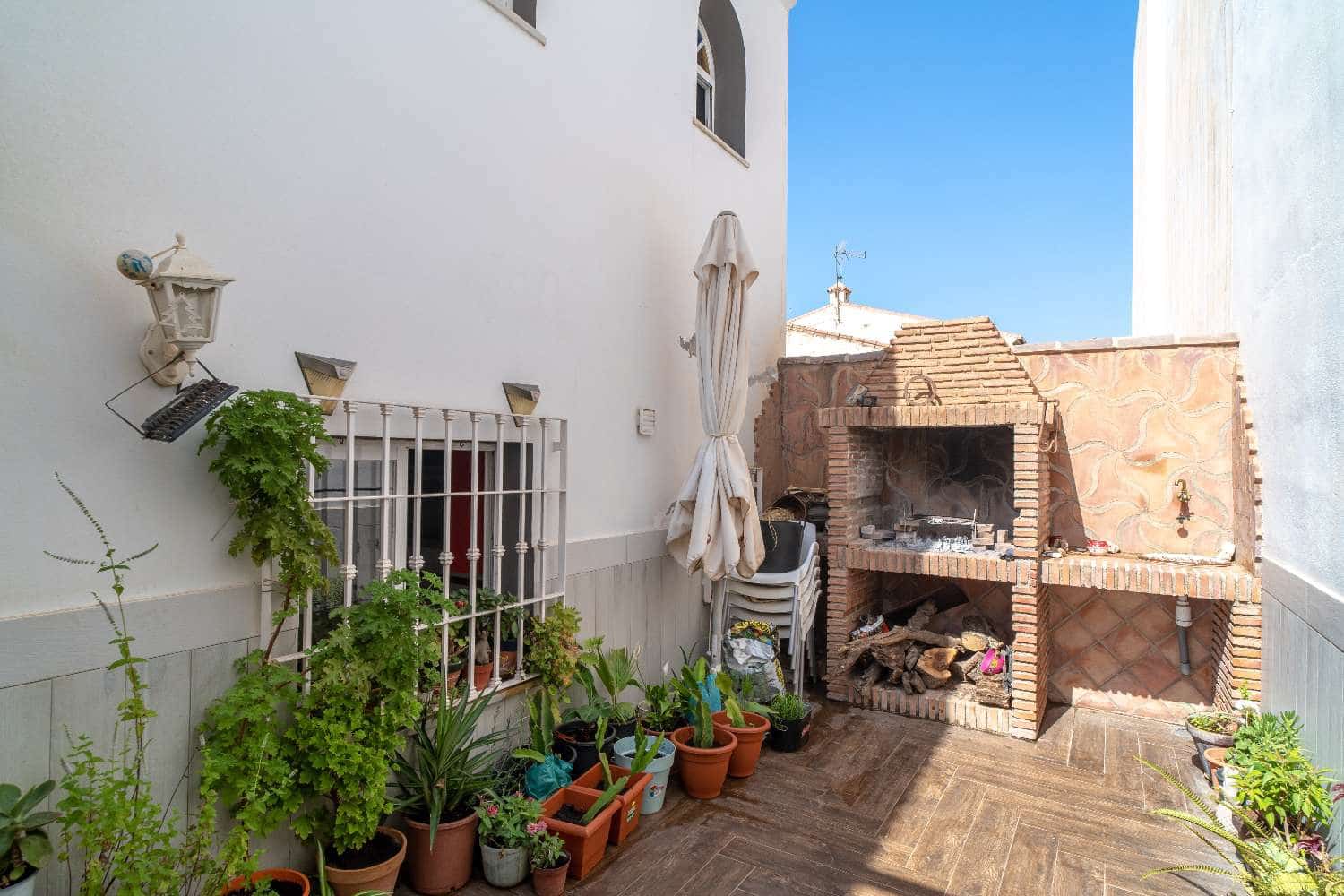 4 bedroom Terraced Villa for sale in Velez-Malaga with garage - € 370,000 (Ref: 8246877)