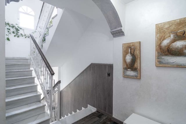 4 bedroom Terraced Villa for sale in Vélez-Málaga with garage - € 370,000 (Ref: 8246877)
