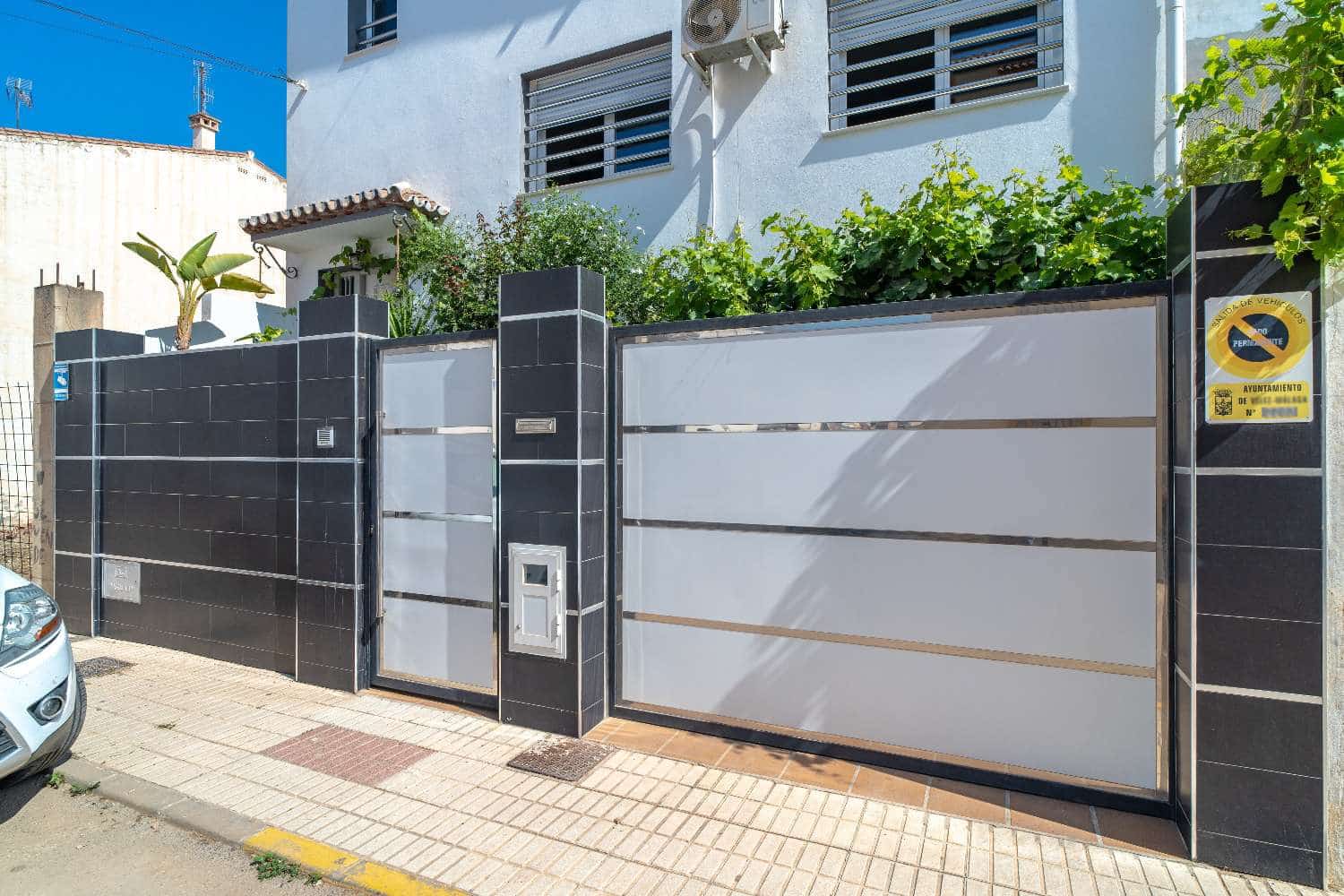 4 bedroom Terraced Villa for sale in Velez-Malaga with garage - € 370,000 (Ref: 8246877)