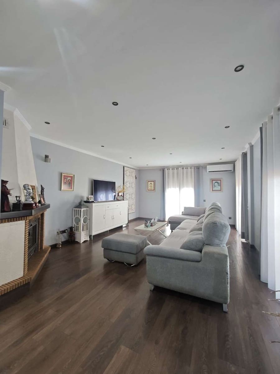 5 bedroom Villa for sale in Torrox with pool garage - € 800,000 (Ref: 8505559)