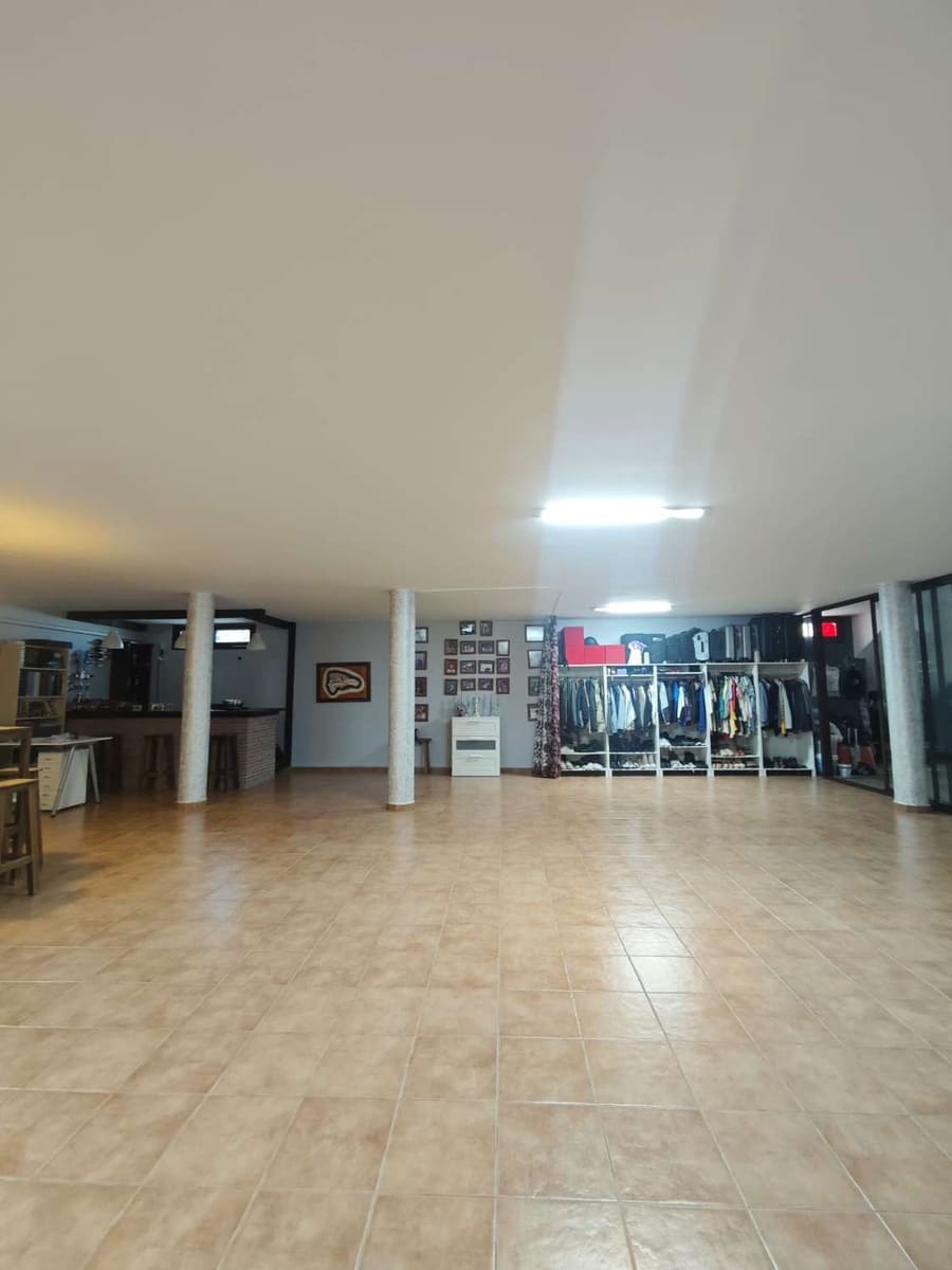 5 bedroom Villa for sale in Torrox with pool garage - € 800,000 (Ref: 8505559)