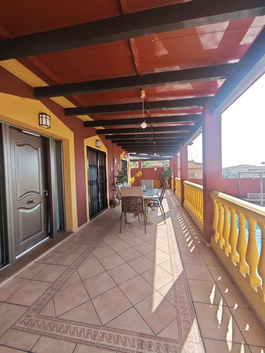 5 bedroom Villa for sale in Torrox with pool garage - € 800,000 (Ref: 8505559)