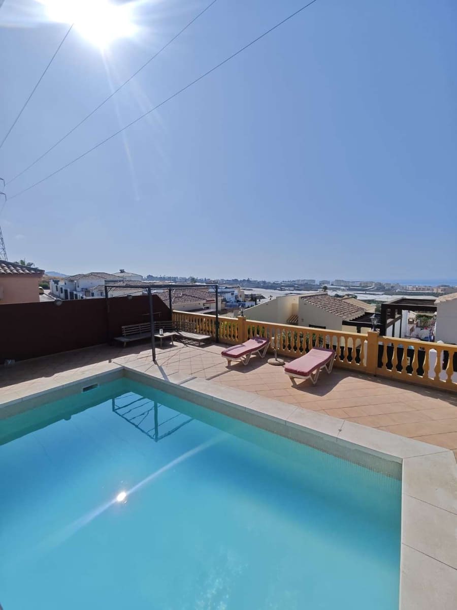 5 bedroom Villa for sale in Torrox with pool garage - € 800,000 (Ref: 8505559)