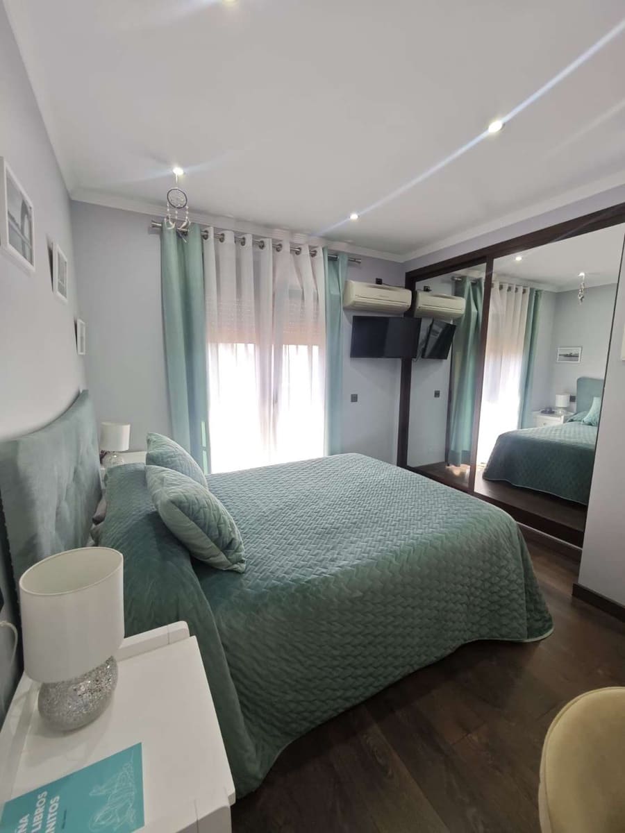 5 bedroom Villa for sale in Torrox with pool garage - € 800,000 (Ref: 8505559)
