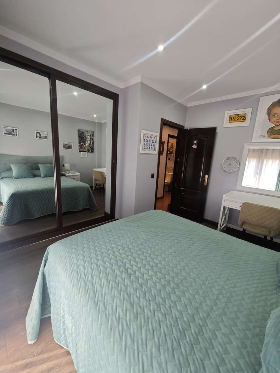 5 bedroom Villa for sale in Torrox with pool garage - € 800,000 (Ref: 8505559)