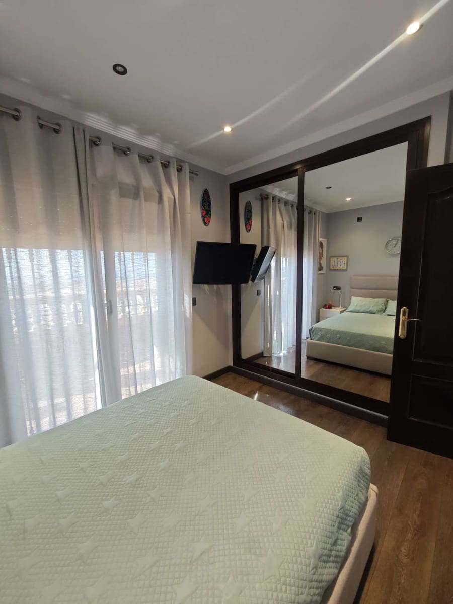 5 bedroom Villa for sale in Torrox with pool garage - € 800,000 (Ref: 8505559)