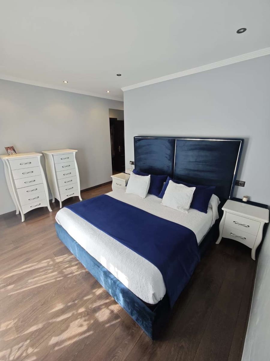 5 bedroom Villa for sale in Torrox with pool garage - € 800,000 (Ref: 8505559)