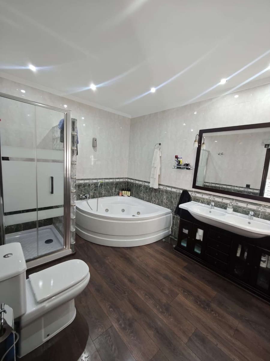 5 bedroom Villa for sale in Torrox with pool garage - € 800,000 (Ref: 8505559)