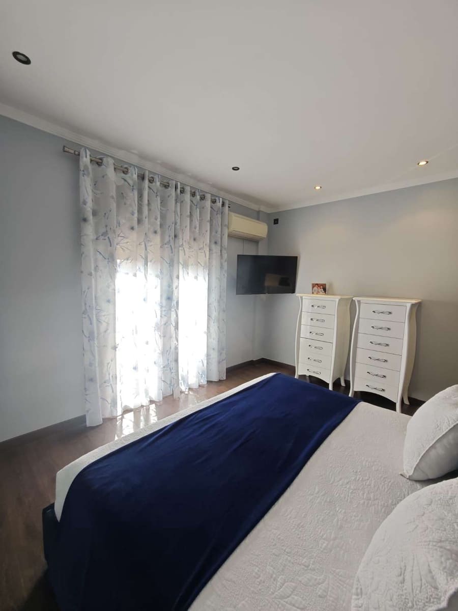 5 bedroom Villa for sale in Torrox with pool garage - € 800,000 (Ref: 8505559)