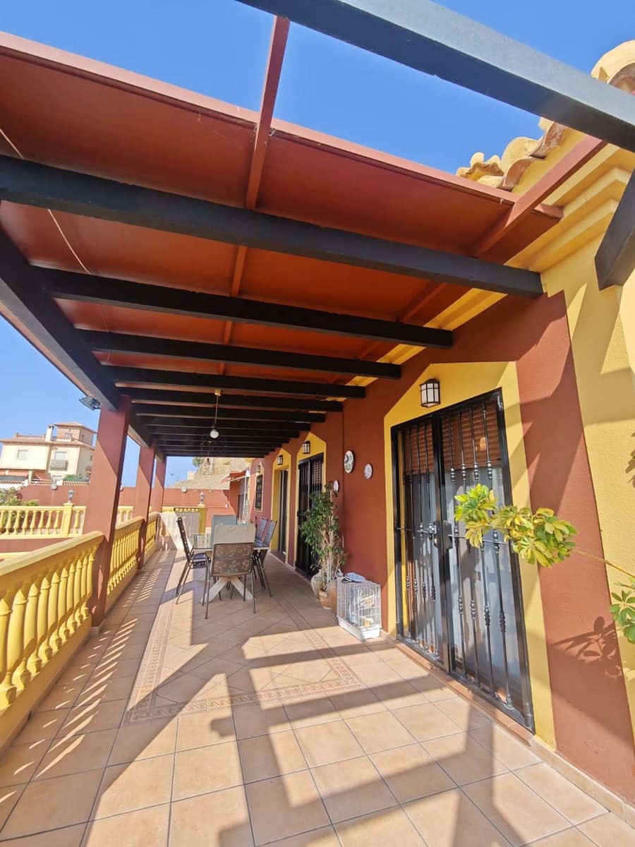 5 bedroom Villa for sale in Torrox with pool garage - € 800,000 (Ref: 8505559)