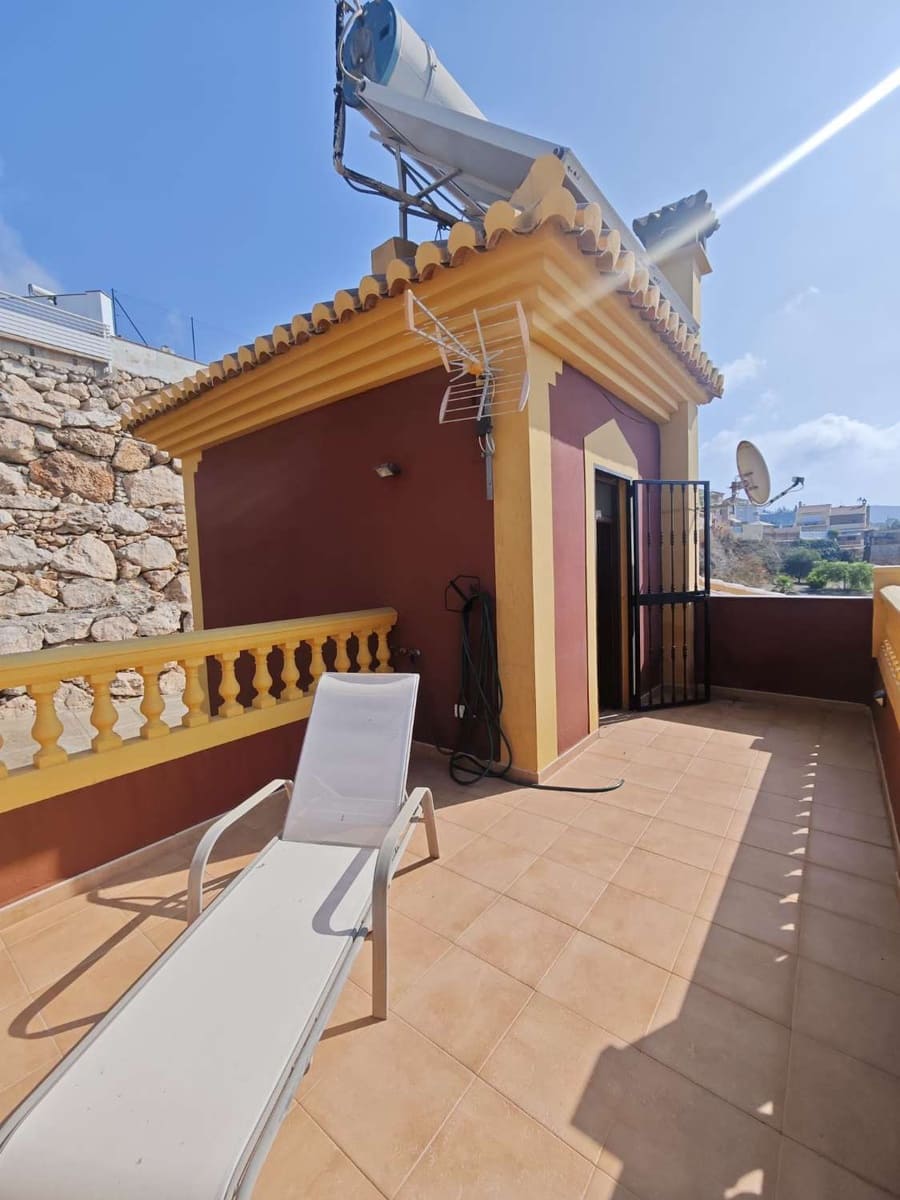 5 bedroom Villa for sale in Torrox with pool garage - € 800,000 (Ref: 8505559)