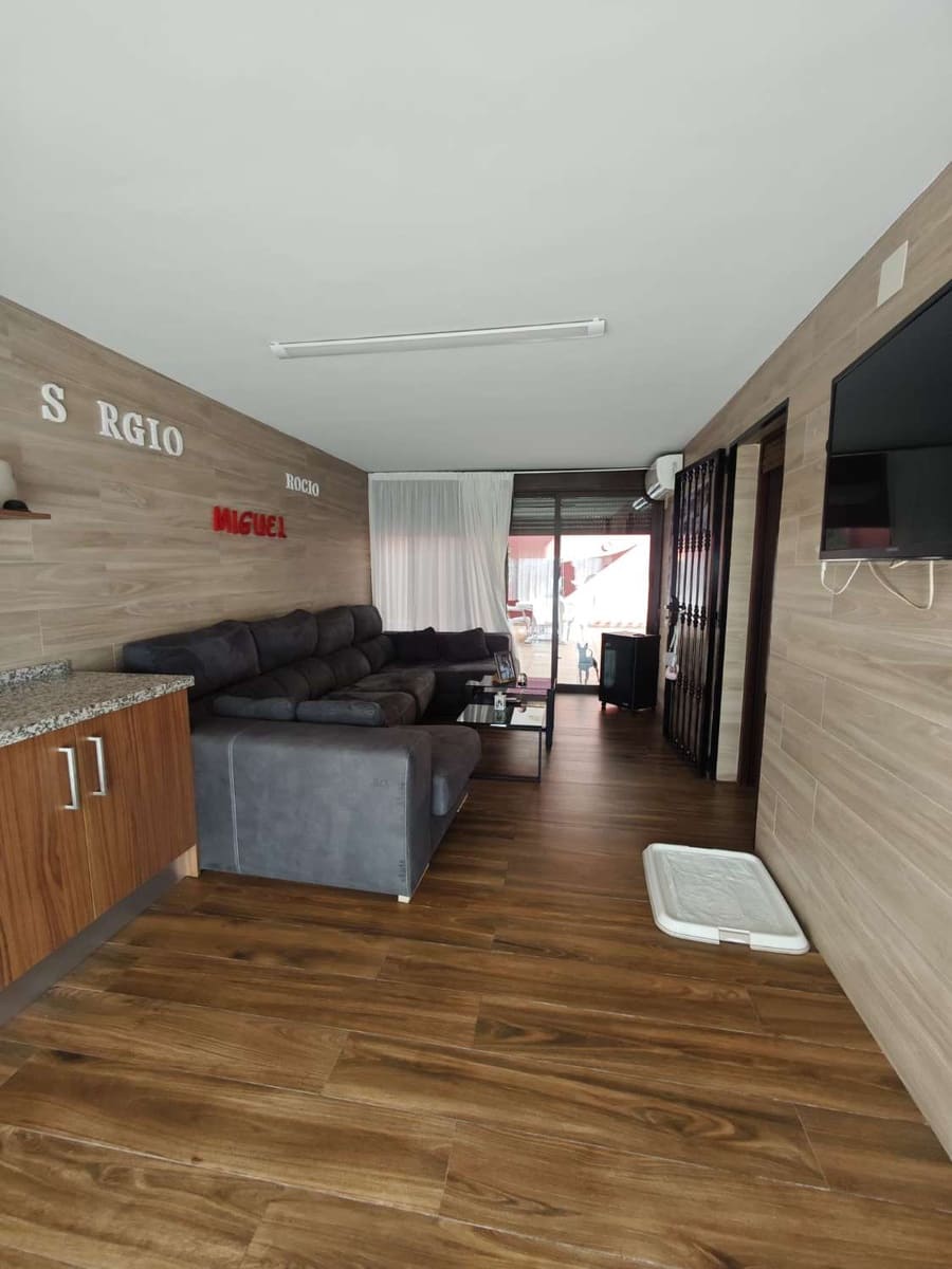 5 bedroom Villa for sale in Torrox with pool garage - € 800,000 (Ref: 8505559)