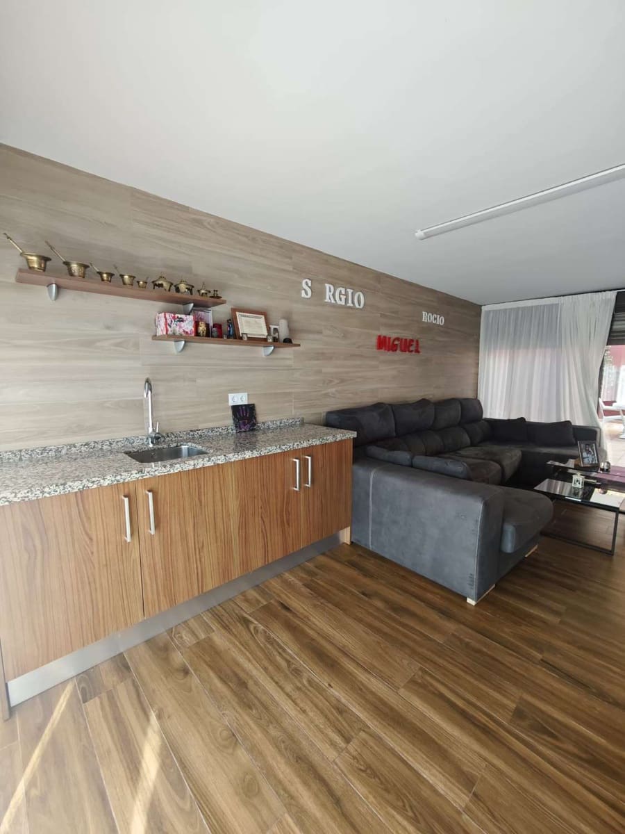5 bedroom Villa for sale in Torrox with pool garage - € 800,000 (Ref: 8505559)