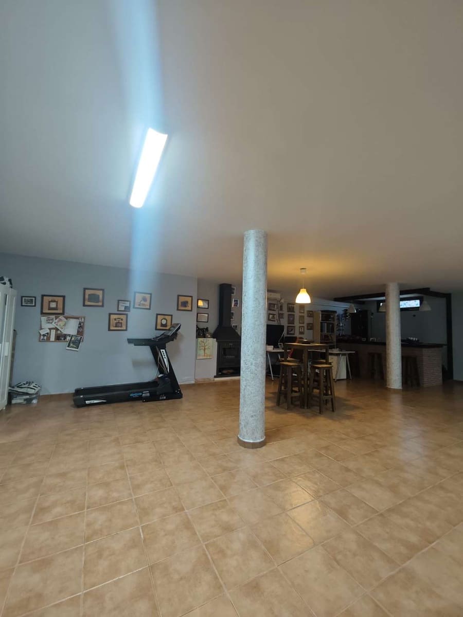 5 bedroom Villa for sale in Torrox with pool garage - € 800,000 (Ref: 8505559)