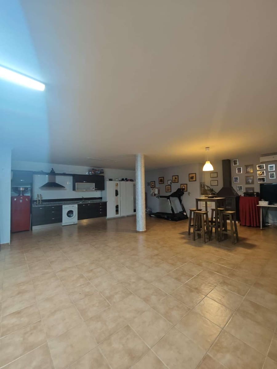 5 bedroom Villa for sale in Torrox with pool garage - € 800,000 (Ref: 8505559)