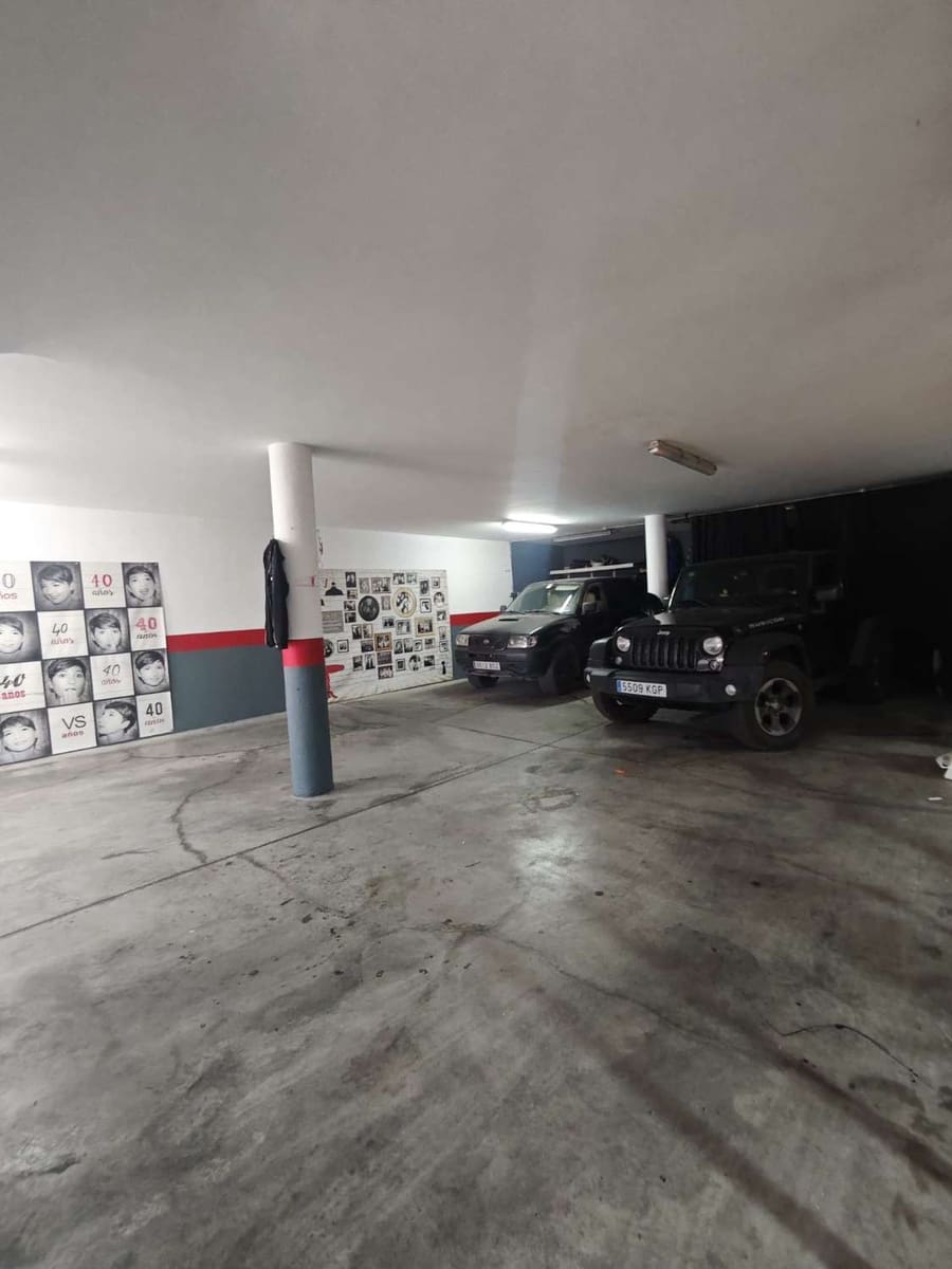 5 bedroom Villa for sale in Torrox with pool garage - € 800,000 (Ref: 8505559)