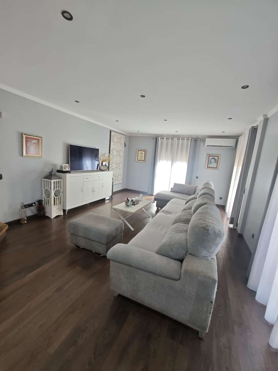 5 bedroom Villa for sale in Torrox with pool garage - € 800,000 (Ref: 8505559)