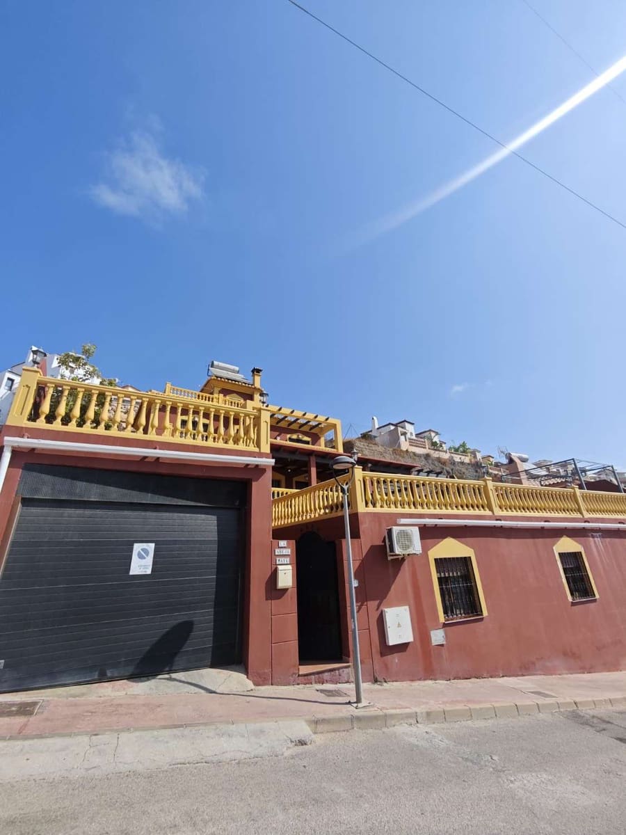 5 bedroom Villa for sale in Torrox with pool garage - € 800,000 (Ref: 8505559)