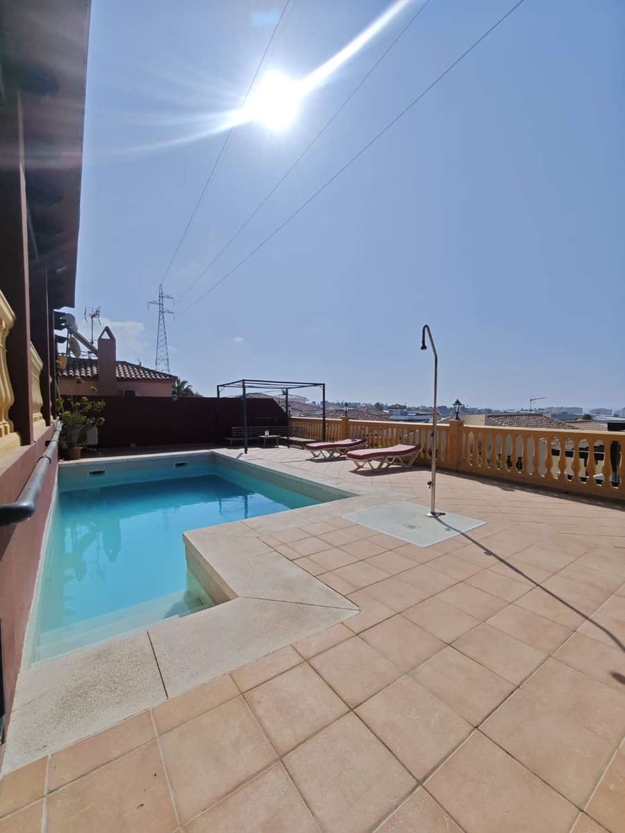 5 bedroom Villa for sale in Torrox with pool garage - € 800,000 (Ref: 8505559)