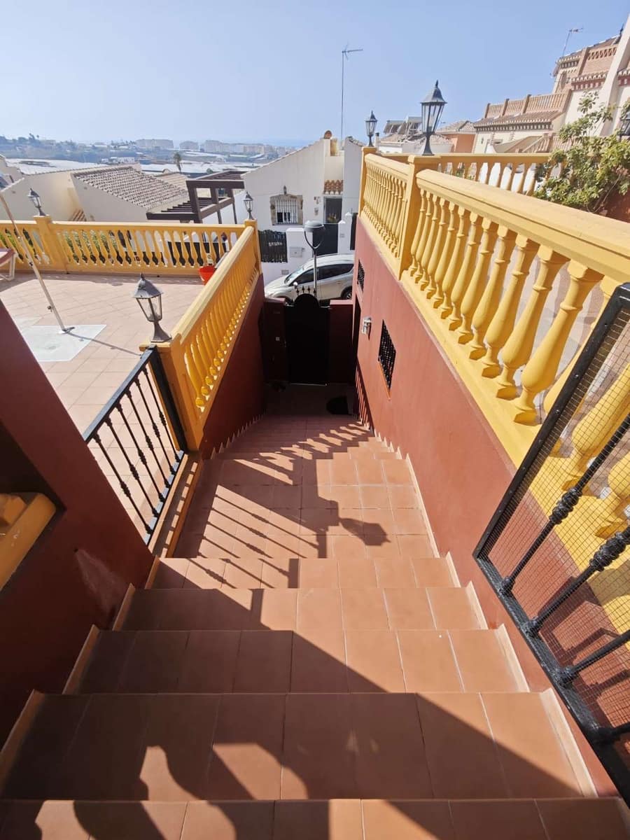 5 bedroom Villa for sale in Torrox with pool garage - € 800,000 (Ref: 8505559)