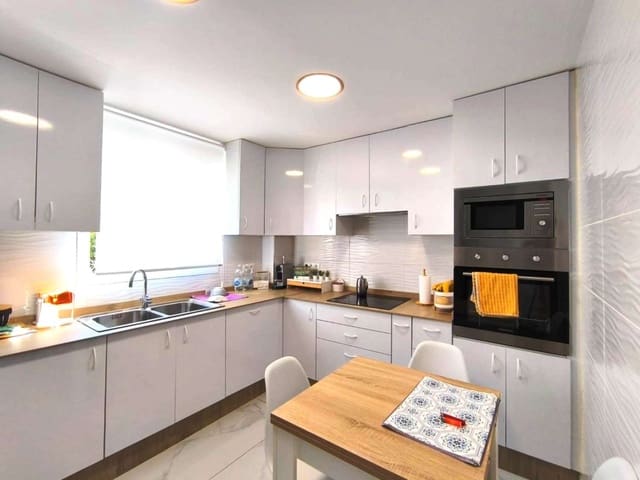 3 bedroom Flat for sale in Torre del Mar, Vélez-Málaga - € 400,000 (Ref: 8588062)