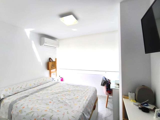 3 bedroom Flat for sale in Torre del Mar, Vélez-Málaga - € 400,000 (Ref: 8588062)