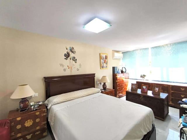 3 bedroom Flat for sale in Torre del Mar, Vélez-Málaga - € 400,000 (Ref: 8588062)