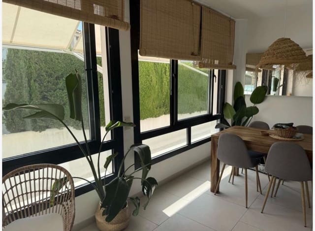 Huoneisto vuokrattavana paikassa Moraira, Teulada-Moraira mukana 
autotalli - 1 250 € (Ref: 10030606)