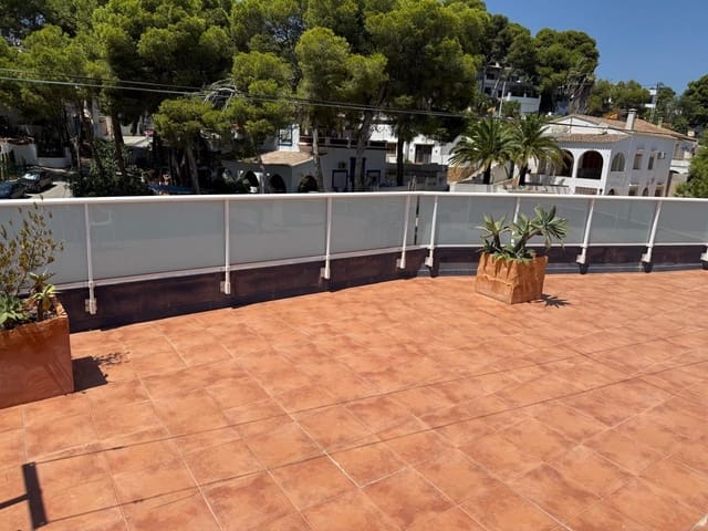Huoneisto vuokrattavana paikassa Moraira, Teulada-Moraira mukana 
autotalli - 1 250 € (Ref: 10030606)
