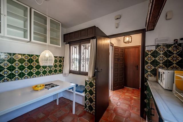 5 soverom Villa til salgs i Moraira, Teulada-Moraira med svømmebasseng garasje - € 1 699 000 (Ref: 10043042)