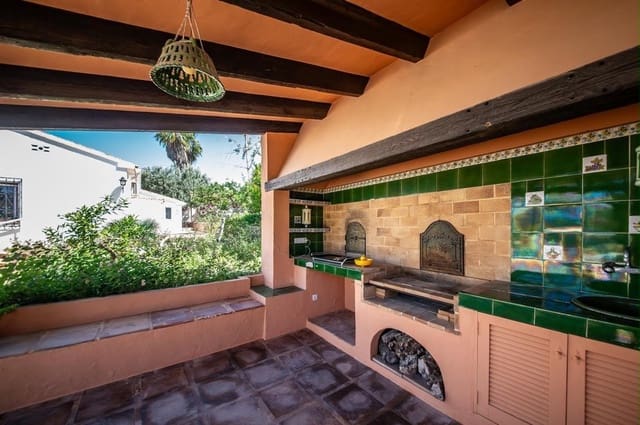 5 soverom Villa til salgs i Moraira, Teulada-Moraira med svømmebasseng garasje - € 1 699 000 (Ref: 10043042)