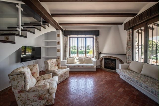 5 soverom Villa til salgs i Moraira, Teulada-Moraira med svømmebasseng garasje - € 1 699 000 (Ref: 10043042)