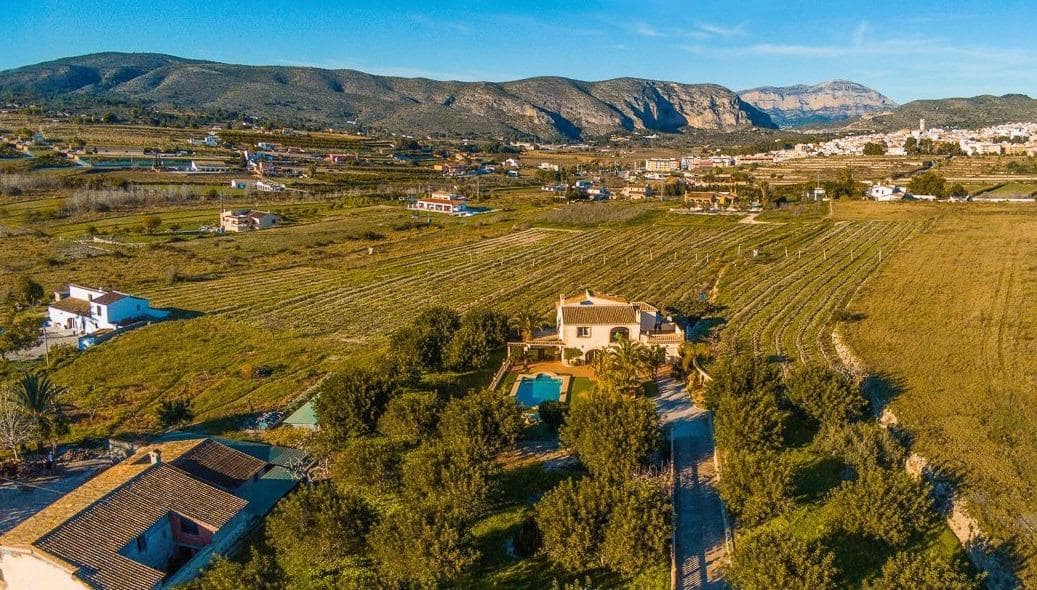 4 bedroom Finca/Country House for rent in Teulada with pool garage - € 3,000 (Ref: 10102631)