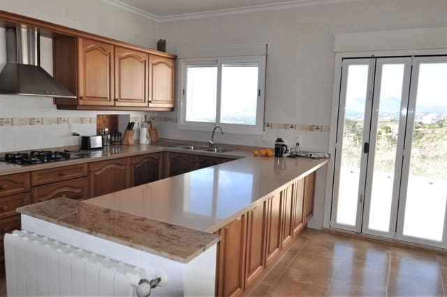 Chalet de 4 habitaciones en Cumbre del Sol, Benitachell / Benitatxell en venta con piscina garaje - 975.000 € (Ref: 7453378)