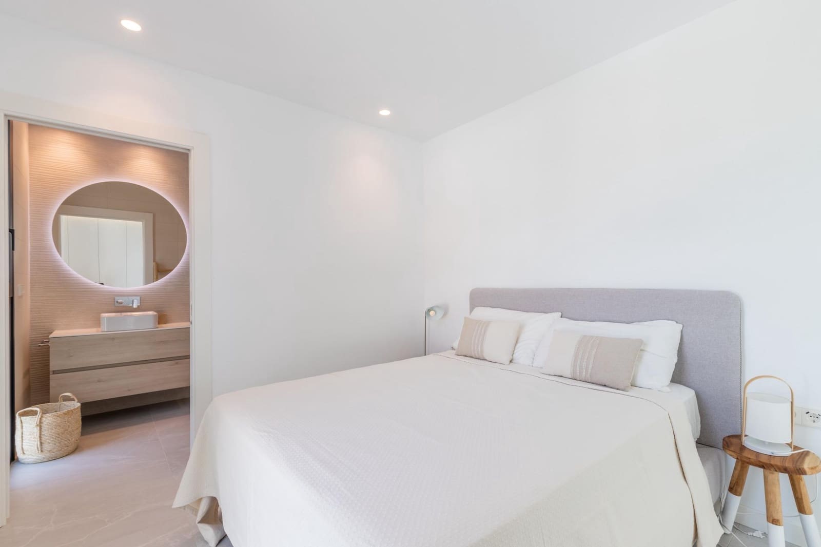 4 bedroom Villa for sale in Benissa with pool - € 1,250,000 (Ref: 8556956)