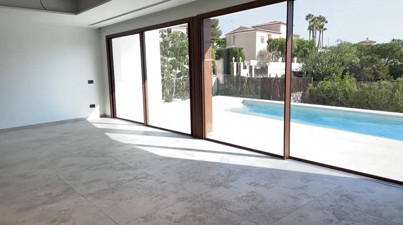 4 bedroom Villa for sale in Benissa with pool garage - € 1,370,000 (Ref: 8910970)