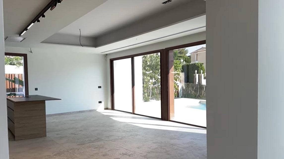 4 bedroom Villa for sale in Benissa with pool garage - € 1,370,000 (Ref: 8910970)