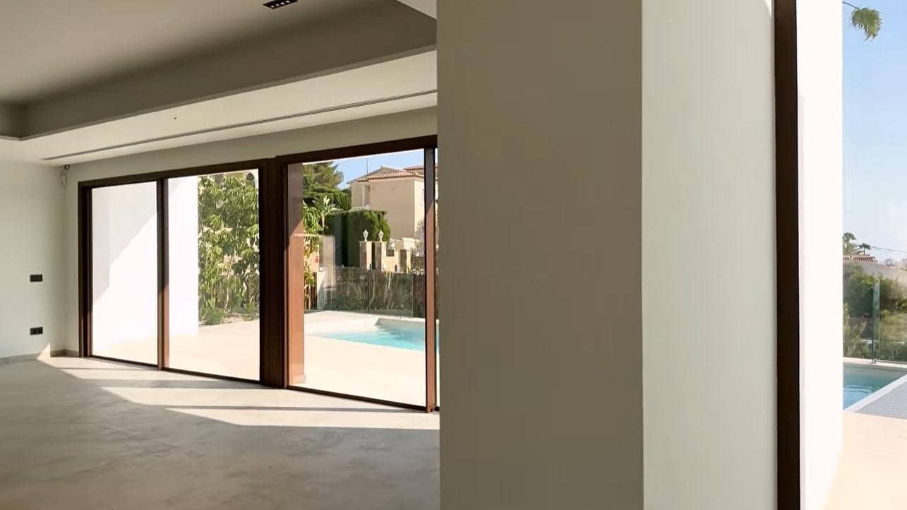 4 bedroom Villa for sale in Benissa with pool garage - € 1,370,000 (Ref: 8910970)