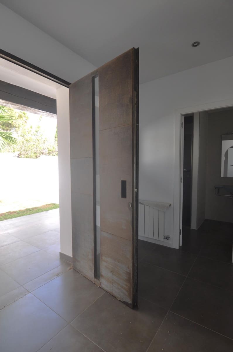 3 bedroom Villa for sale in Moraira with pool - € 1,440,000 (Ref: 9085233)